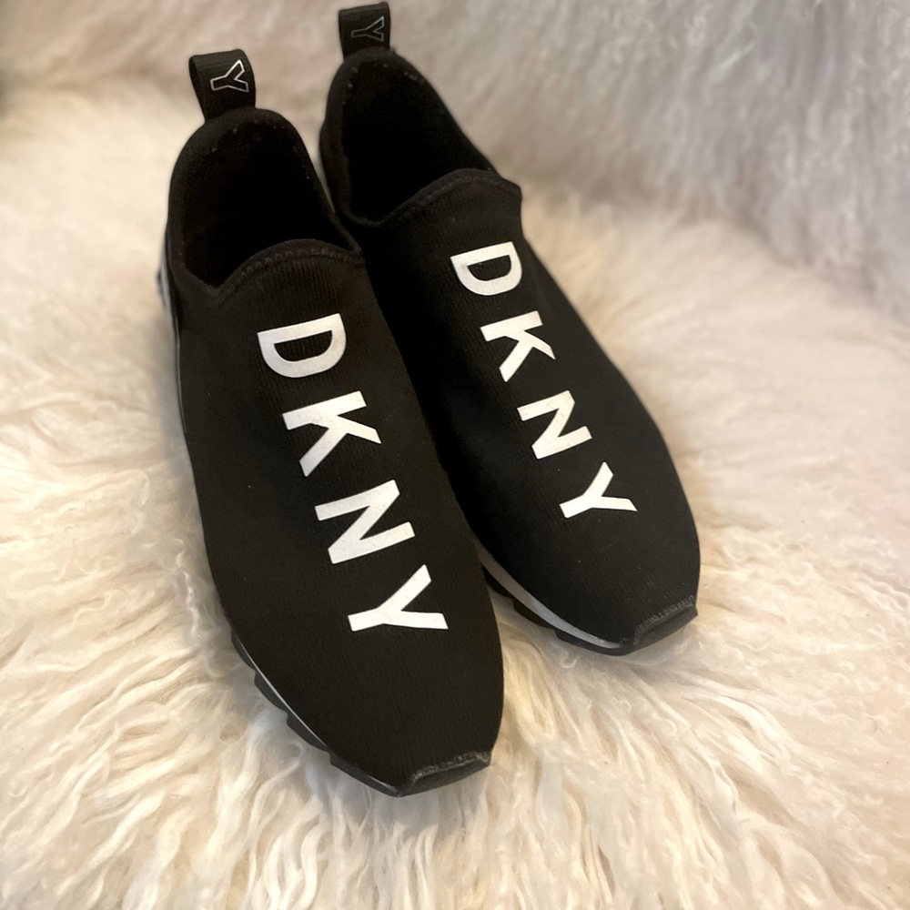 DKNY Womens 8.5 Athletic Shoes